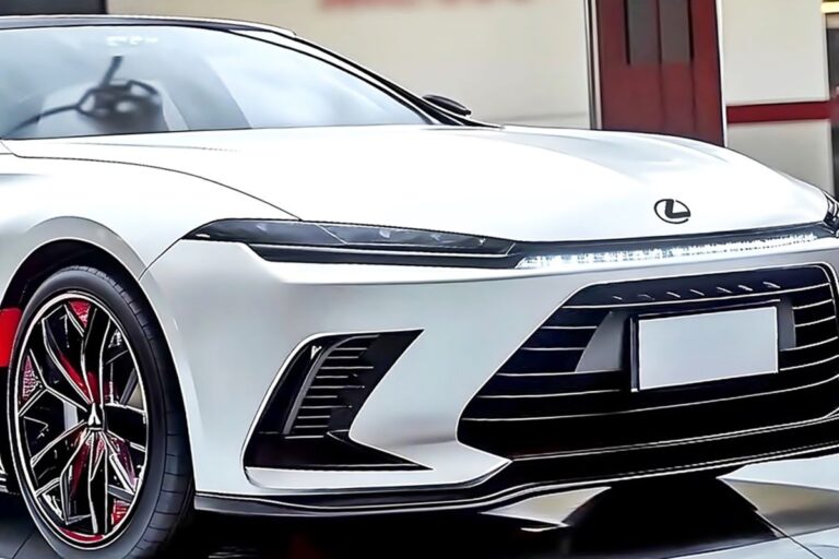 静かに走る「大人の高級車」がここまで変わるとは… 新型「レクサスES」、予想図から読み解く変貌