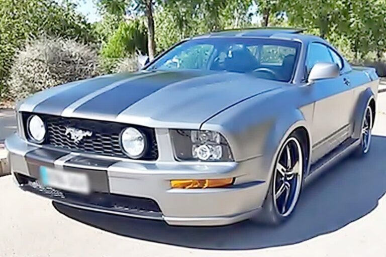 「これ、マスタングだと思ったら…」 スペインで目撃された“謎のスポーツカー”がヤバすぎた