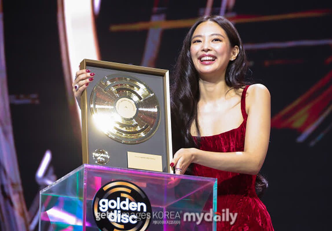 世界3,000部限定！BLACKPINK・ジェニー、30代突入を記念し写真集＆展示
