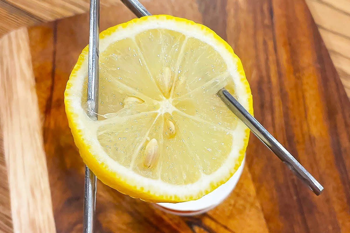 This Unexpected Item is All You Need for Simple Lemon Juice Extraction