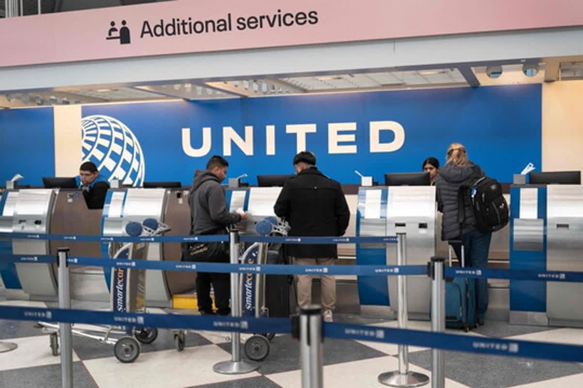 United Airlines Hikes Checked Bag Costs After Four Years