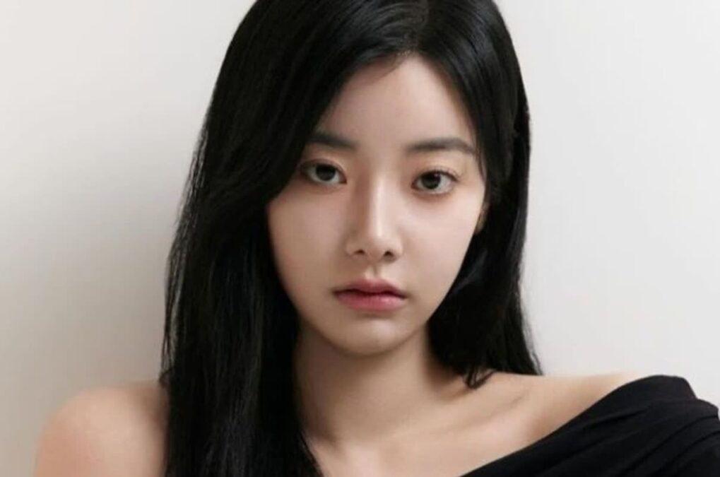 BTS’ Jungkook Spotted Signing Autographs During Military Service